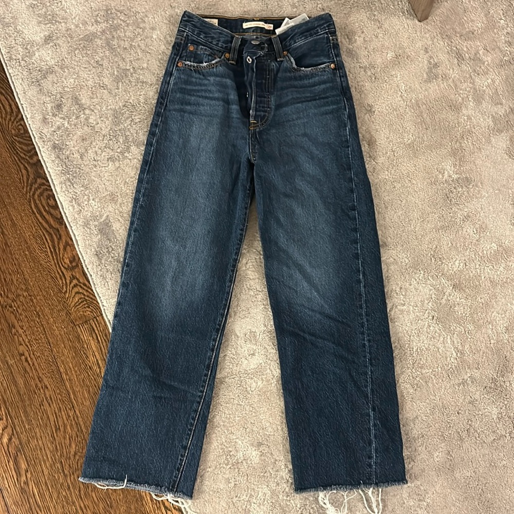 LEVI’S RIBCAGE JEANS